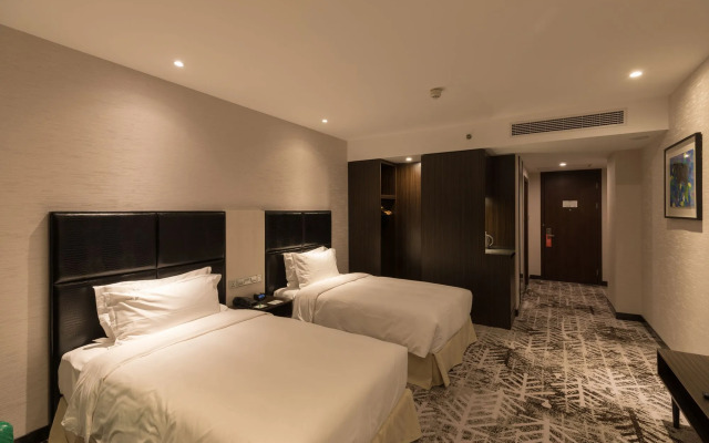 Отель Crowne Plaza Shanghai Jinshan 