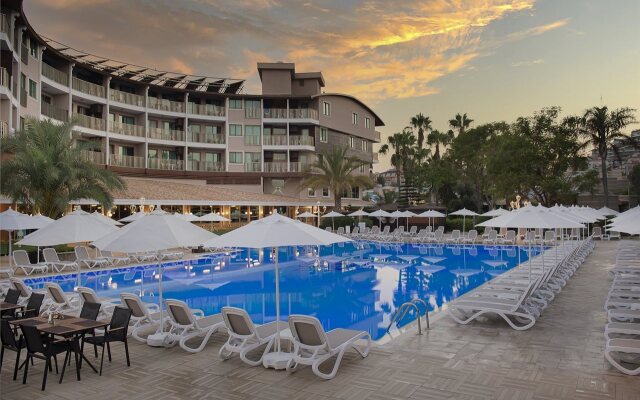 Quattro Beach Spa & Resort Hotel