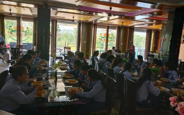 Ugte Hotel & Restaurant