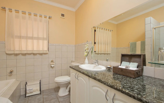 Centurion Golf Suites Boca Walk