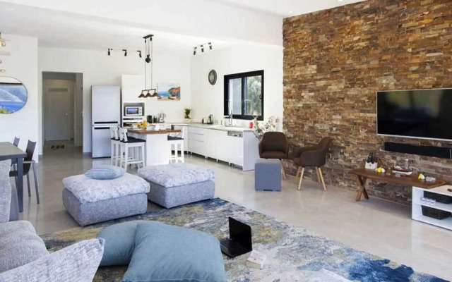 dell Mar stone house