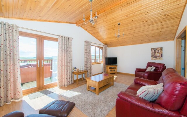 Barn Lodge With Hot Tub Near Cupar, Fife