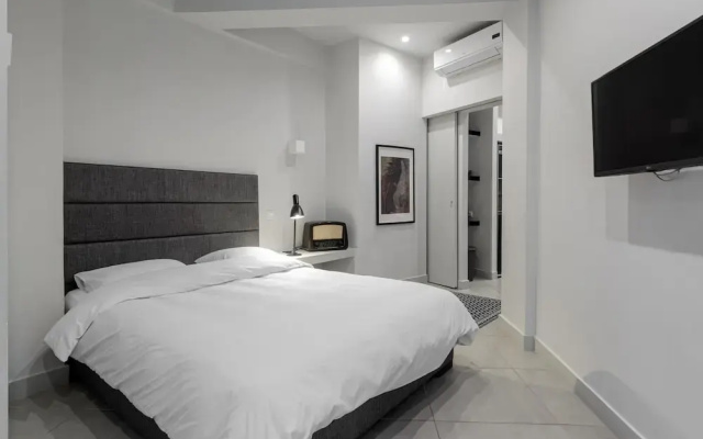 85 sqm in the Heart of Athens w Rooftop Deck