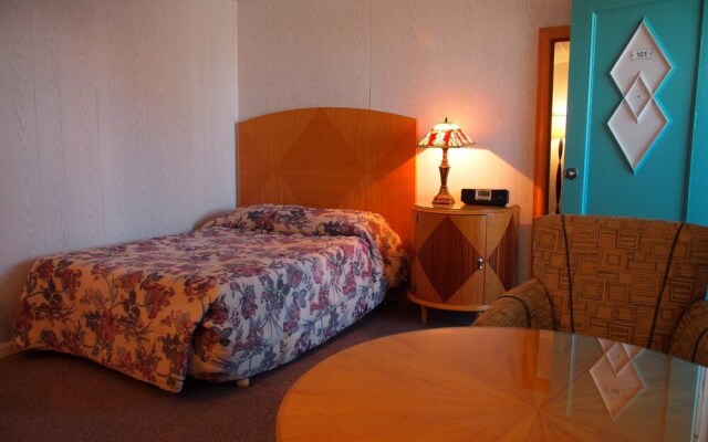 Suitcase Motel & Travel