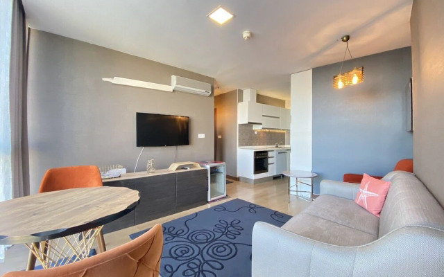Sleek Residence Flat in Atasehir