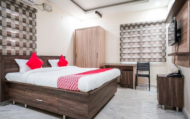 Oyo 22445 Lakshmi Residency