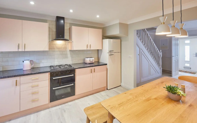 Host Stay Salty Seaview