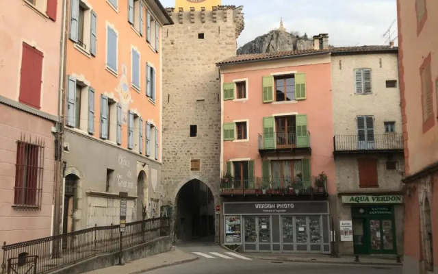 Studio Centre ville Castellane