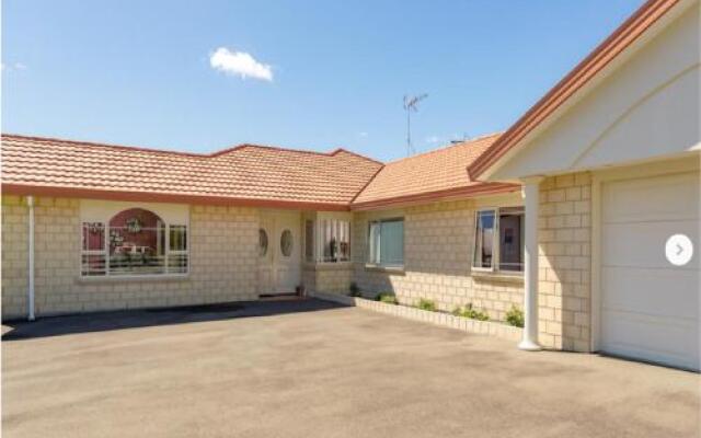 exclusive Birchville Residence