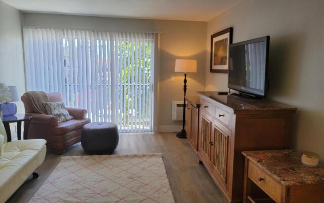 Hollywood Cosmopolitan Apartments