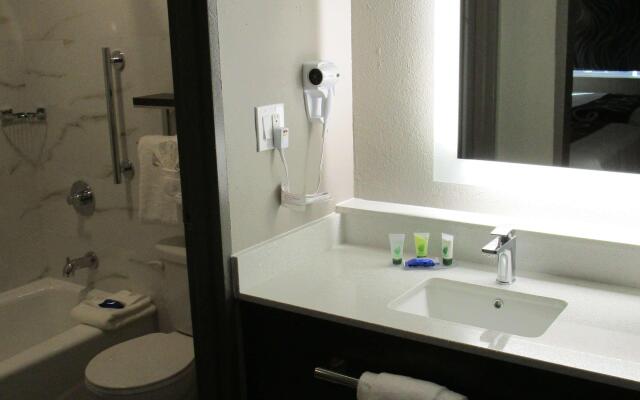 SureStay Plus Hotel by Best Western Point Richmond