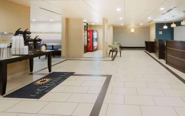 La Quinta Inn & Suites by Wyndham Columbus - Grove City