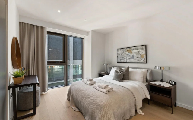 Deluxe two Bedroom Canary Wharf Apartment With River Views