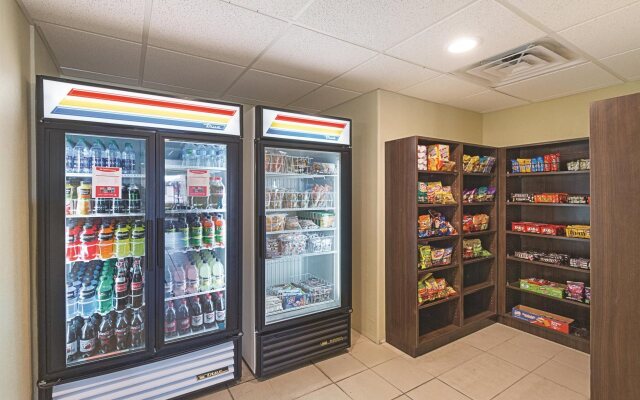 La Quinta Inn & Suites by Wyndham Mathis