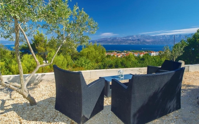 Holiday house Anabella - open swimming pool: Supetar, Island Brac