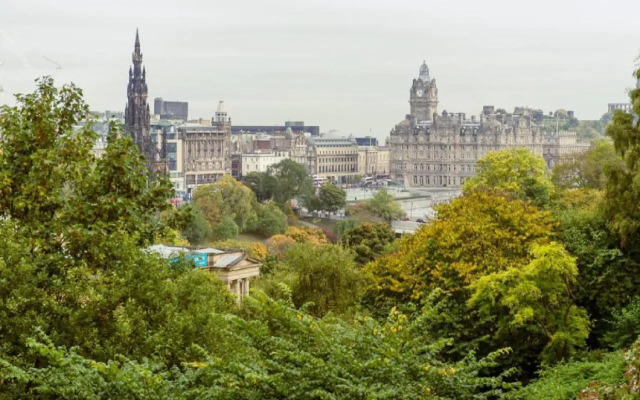 Ramsay Gardens - Grand 4-Bedroom Apartment Next To Castle