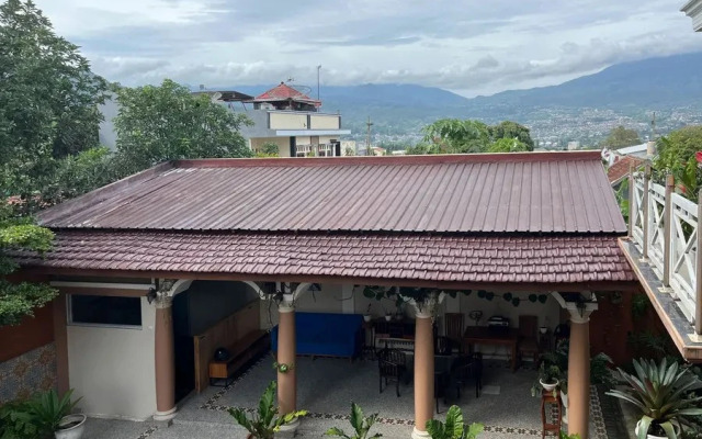 Urbanview Syariah Hotel Kanigara Batu