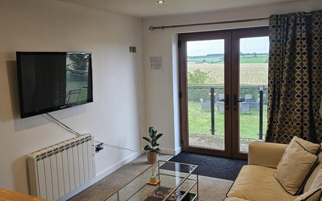 Modern Peaceful Open Plan 1-bed Apartment Rutland