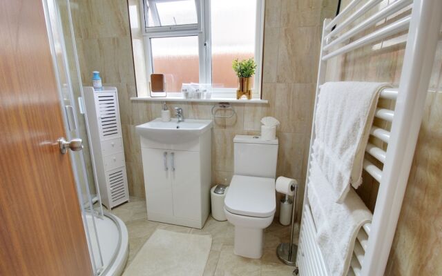 Cedar Drive, Holbeach - 1 to 4 - Self Catering