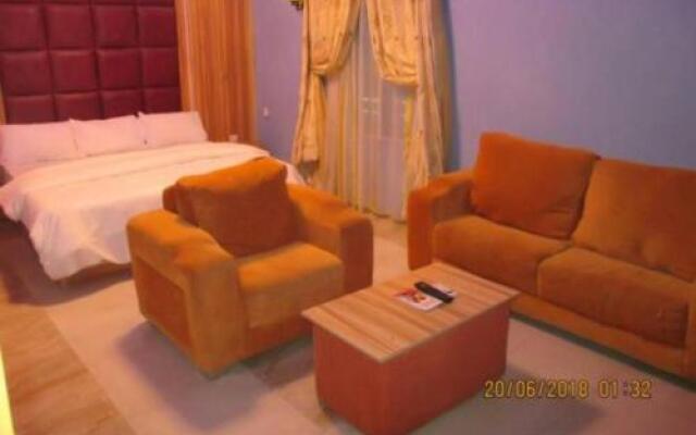 11:45 Hotel & Suites