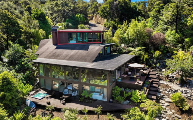 Oceanview Penthouse Suite & Beach Access