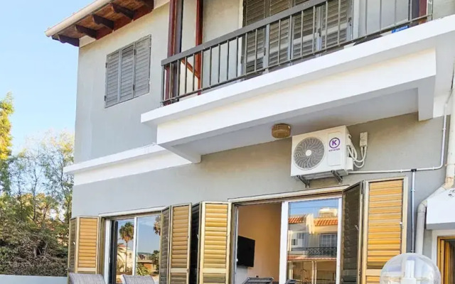 La Magenta Apartments