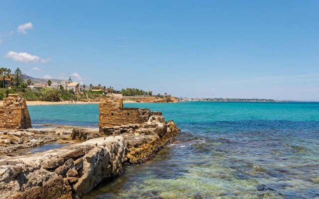 Spacious Apartment in Avola near the Seabeach