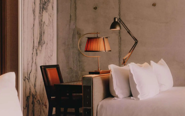 Maison Heler Metz, Curio Collection By Hilton