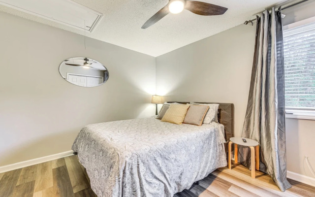 Pet-friendly Charlotte Home w/ Deck Near Uptown!