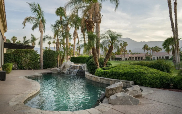 Monroe by AvantStay | Walk to Coachella! Golf Course Getaway | Sleeps 12!