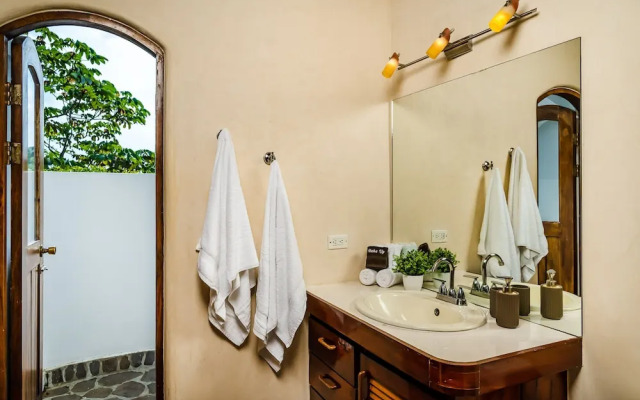 Luxury Villa Hot Tub Ocean Views Fully Staffed