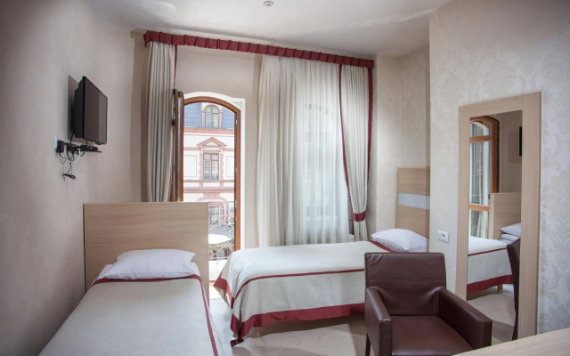 Palais Royal Hotel