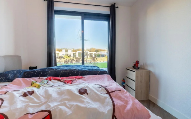 Cozy Villa With Lakeside Views