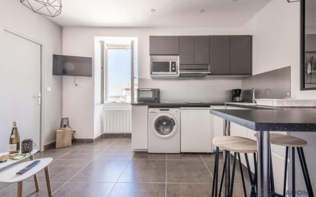 Appartement les pieds dans le sable, vue mer