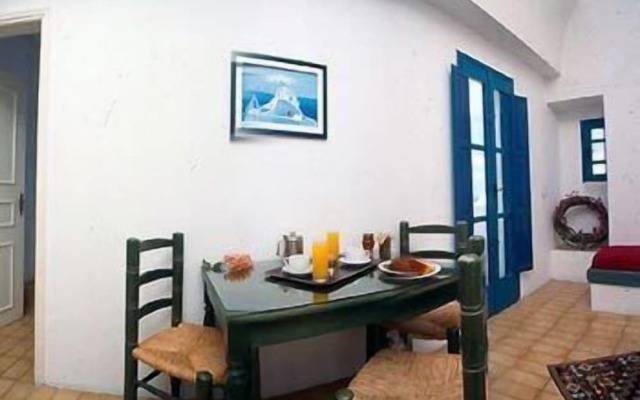Oia's Sunset Apartments