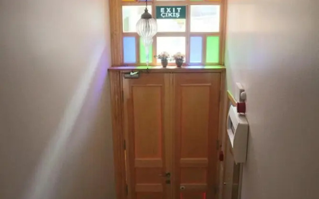 3 floor history mansion