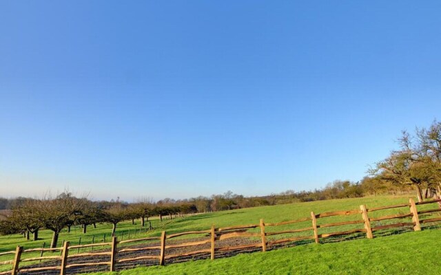 Attractive Holiday Home in Sutton Valence with Fireplace