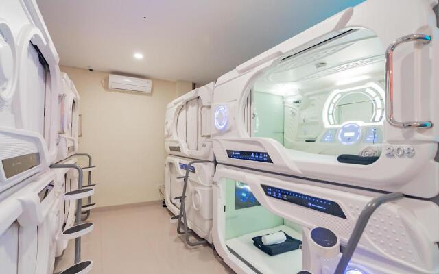 On The Go Capsule Hotel
