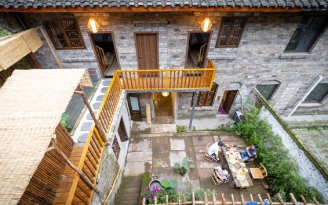 Zhoufu B&B, Liujiang Ancient Town – Outside – Meishan