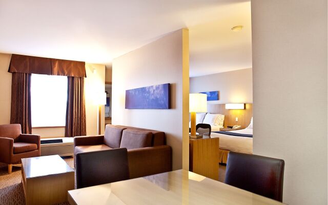 Holiday Inn Express N Suites Langley