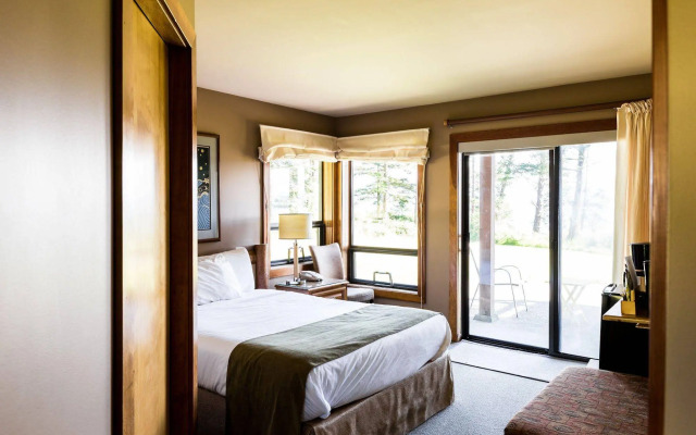Tsa-Kwa-Luten Lodge