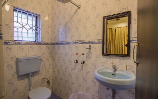 OYO 12041 Home Bright Studio Candolim Beach