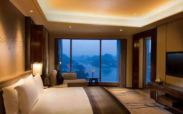 DoubleTree by Hilton Hotel Anshun