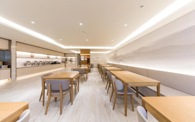 Ji Hotel (Shanghai Hongmei South Road Subway Stati