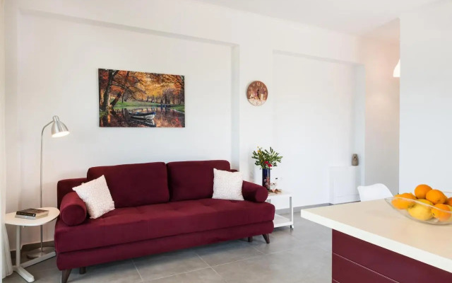 Niovi Seaside Suites