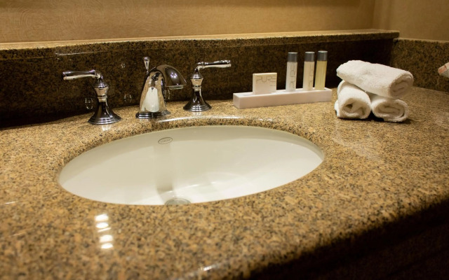 Isle Casino Hotel - Waterloo - A Caesars Rewards Destination