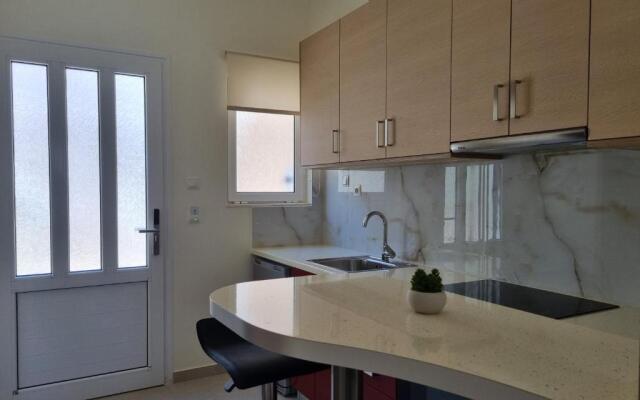 Chrysanthe's Apartments No2