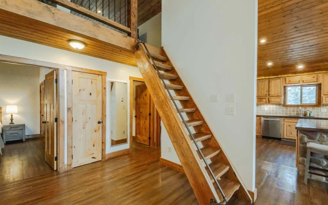 Flathead River Retreat For 15!