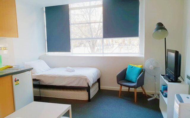 Holistay at Melbourne Central Apartment – Guest Rooms – Melbourne