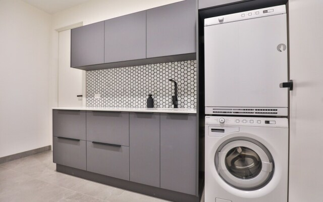 Indulge Apartments City View Penthouses